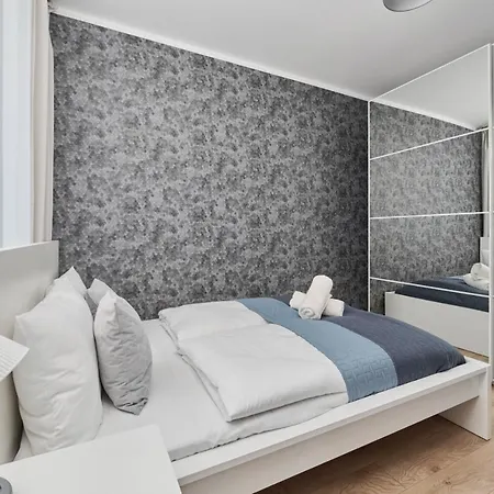 Gwiazdzista By The Sky Tower In By Renters شقة